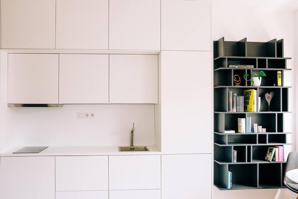 New Studio In Quiet Part Of The City Center Братислава Екстериор снимка