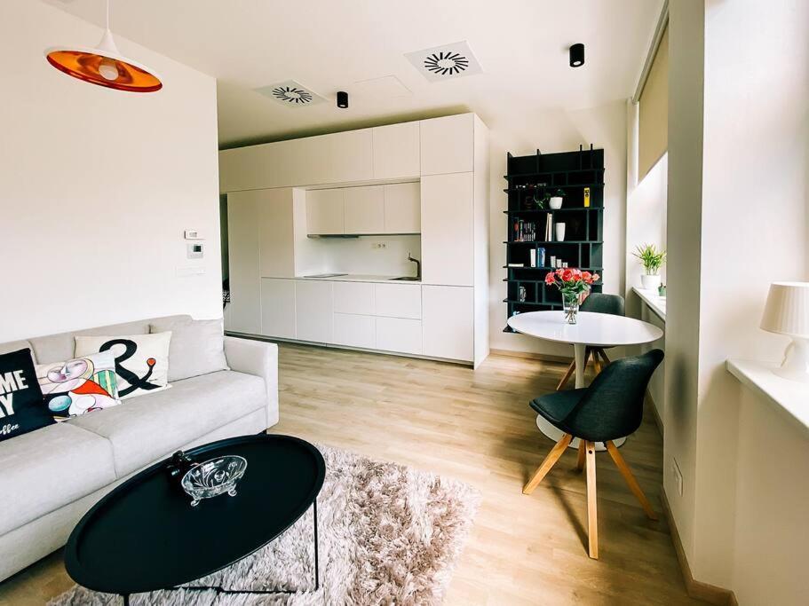 New Studio In Quiet Part Of The City Center Братислава Екстериор снимка