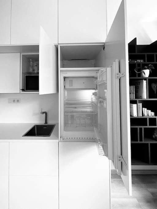 New Studio In Quiet Part Of The City Center Братислава Екстериор снимка